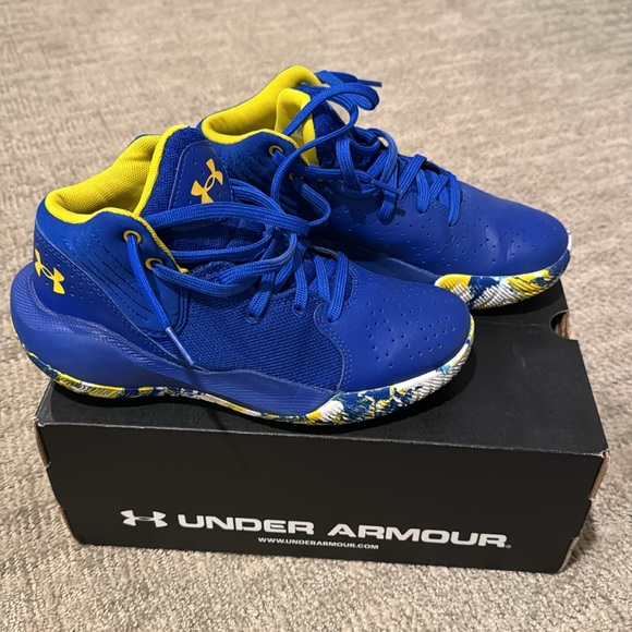 Blue basketball sneakers - Picture 2 of 2